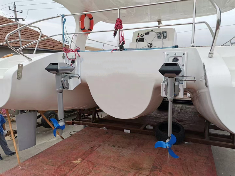 전기 모터가 장착된 Lawada® 10.28m 항해 쌍동선: 지속 가능성과 비용 효율성을 완벽하게 통합