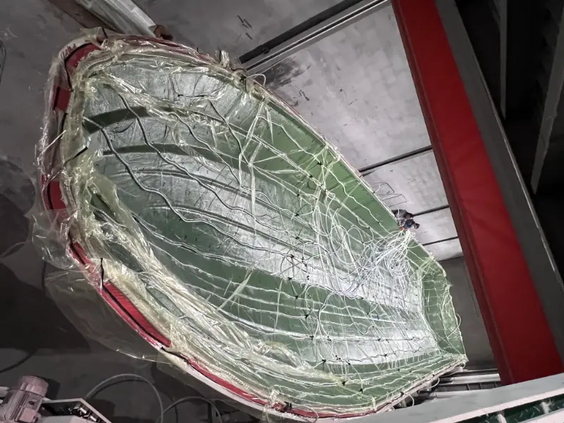 21.8m 크기의 여객선 선체를 위한 Lawada® 진공 주입 공정 – 강도, 효율성 및 수명 향상